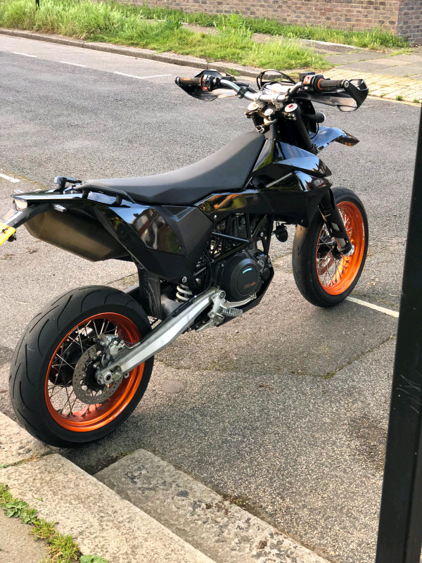 KTM 690 SMC R 2016 supermoto | in 